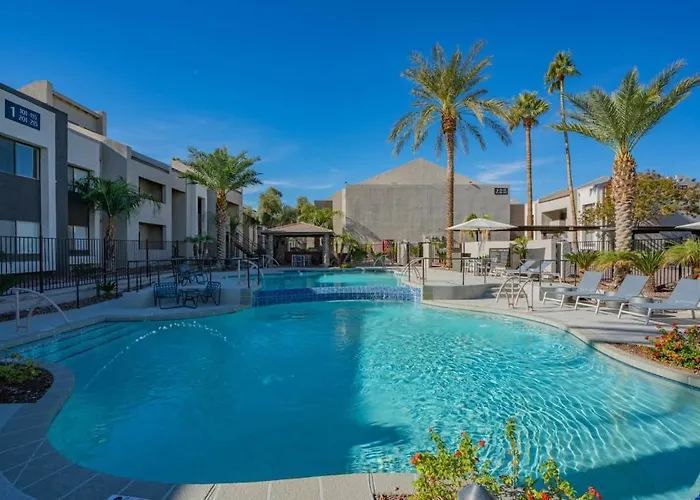 Apartment Cozy 2bd - Parking, Gym, Pool - Sleeps 8 - 5 Min Casino