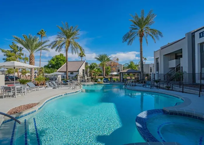 Cozy 2bd - Parking, Gym, Pool - Sleeps 8 - 5 Min Casino Apartment Scottsdale