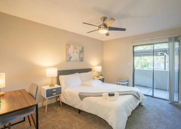 Cozy 2bd - Parking, Gym, Pool - Sleeps 8 - 5 Min Casino Apartment Scottsdale