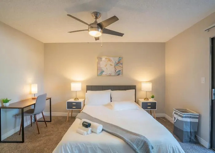 Cozy 2bd - Parking, Gym, Pool - Sleeps 8 - 5 Min Casino * Scottsdale