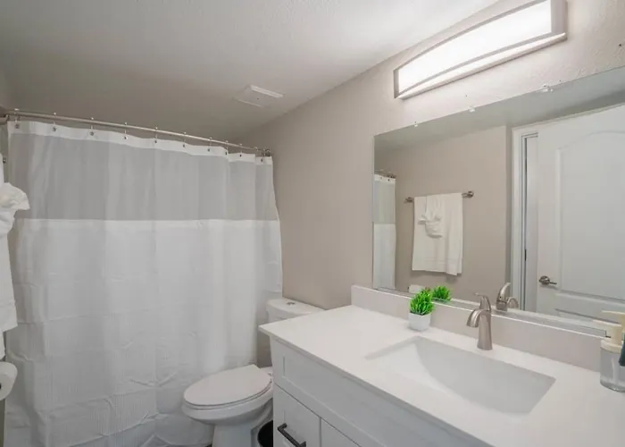 Cozy 2bd - Parking, Gym, Pool - Sleeps 8 - 5 Min Casino * Scottsdale