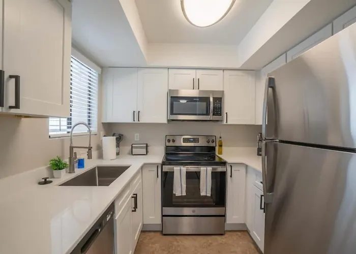 Cozy 2bd - Parking, Gym, Pool - Sleeps 8 - 5 Min Casino * Scottsdale