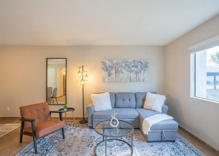Cozy 2bd - Parking, Gym, Pool - Sleeps 8 - 5 Min Casino Apartment Scottsdale