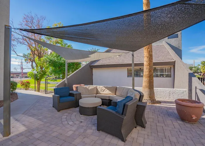 Cozy 2bd - Parking, Gym, Pool - Sleeps 8 - 5 Min Casino Apartment