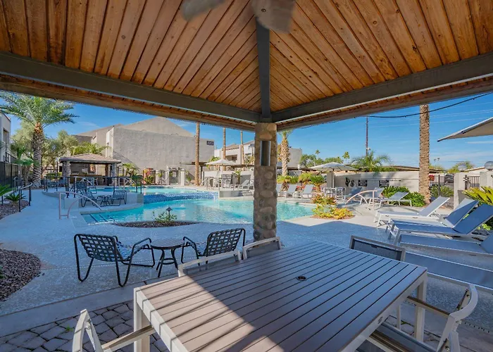 Cozy 2bd - Parking, Gym, Pool - Sleeps 8 - 5 Min Casino Apartment Scottsdale