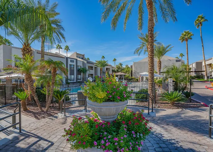 Cozy 2bd - Parking, Gym, Pool - Sleeps 8 - 5 Min Casino Apartment
